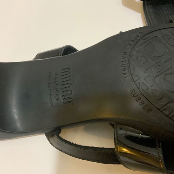 Munro American black sandals 9 M - Picture 8 of 10